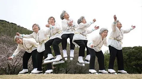 rchen024's tweet photo. If more older adults could adopt a positive perspective towards ageing, it could motivate them to continue connecting with others around them and being active. #5waysofwellbeing @ArtsAgeingNTU #ageing #ag6309wk2ay24t1 https://t.co/dJ3dT5kgPi