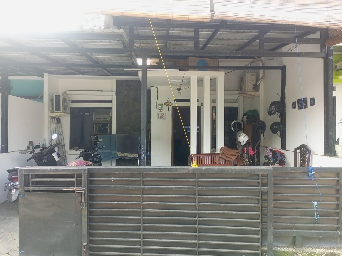 bitnapick's tweet photo. TWITTER PLS DO YOUR MAGIC WTS 

Aku mau jual rumah keluarga ku daerah Bulak Timur, Cipayung, Kota Depok. 

Buat org Depok biasanya tau daerah ini soalnya strategis + cuman 5 menit dari stasiun citayam.

Luas 72 m², 2 Kamar tidur, 1 kamar mandi, garasi. https://t.co/DuEqInRcfy