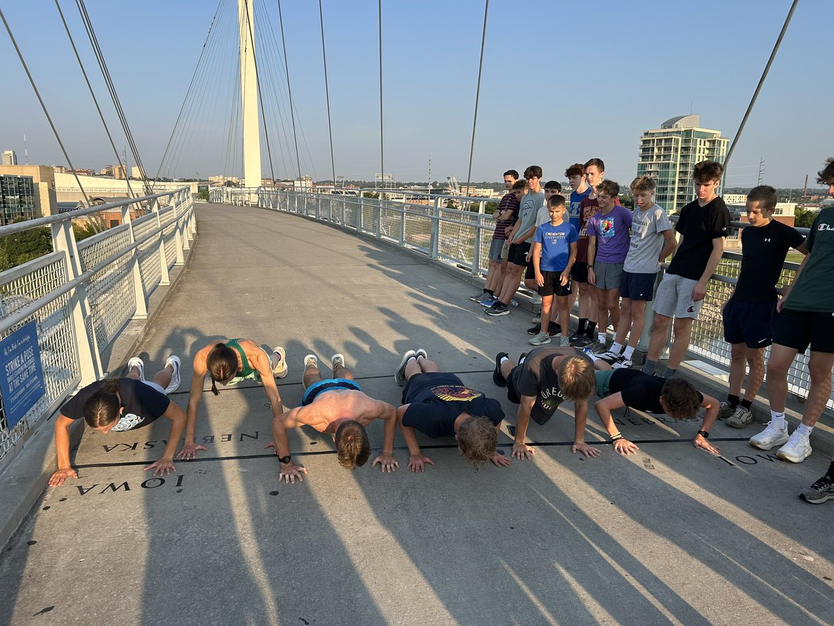 Lewis Central Boys XC tweet media