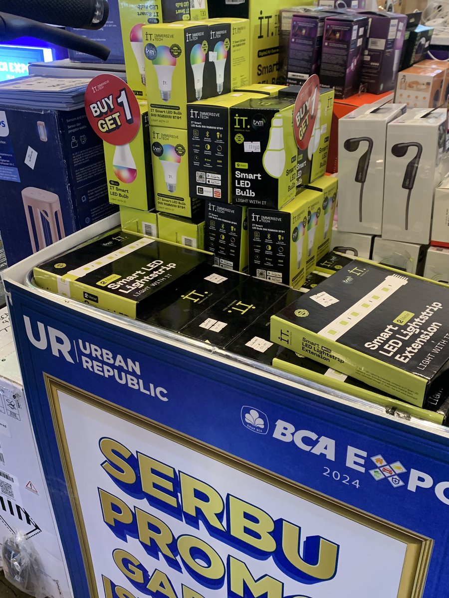 diodananjaya's tweet photo. Masih pertengahan tahun, diskon-diskon udah gencar bgt. Ini yg tertekan kelas menengah sih, nggak mau belanja asalkan diskon gede atau lagi butuh banget. Kebetulan lampu di rumah mesti ganti, kita sikat ajalah 😅 https://t.co/k3l4rxyHQk