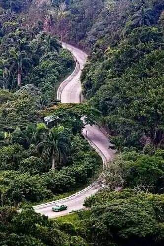 IsmaelCuba5's tweet photo. @DiazCanelB @elicardenas39 @GisellePlus @ICuba15 @Cuba_Trovador @carmenglsmate @Azucena50043864 @ZequeiraAlfonso @TeBesoYNadaMas @kitty_894 #Baracoa513
#CiudadPrimada🇨🇺
6. Fue 1er. Escenario d Rebeldía Aborigen vs. cruel colonización española.
Su jefe el Cacique "Hatuey" condenado y muerto en la hoguera, en Yara. En el acto y ante la Cruz Católica exclamó: "Si los colonizadores van al cielo, Yo no quiero ir...!" https://t.co/qcevTjm0gB