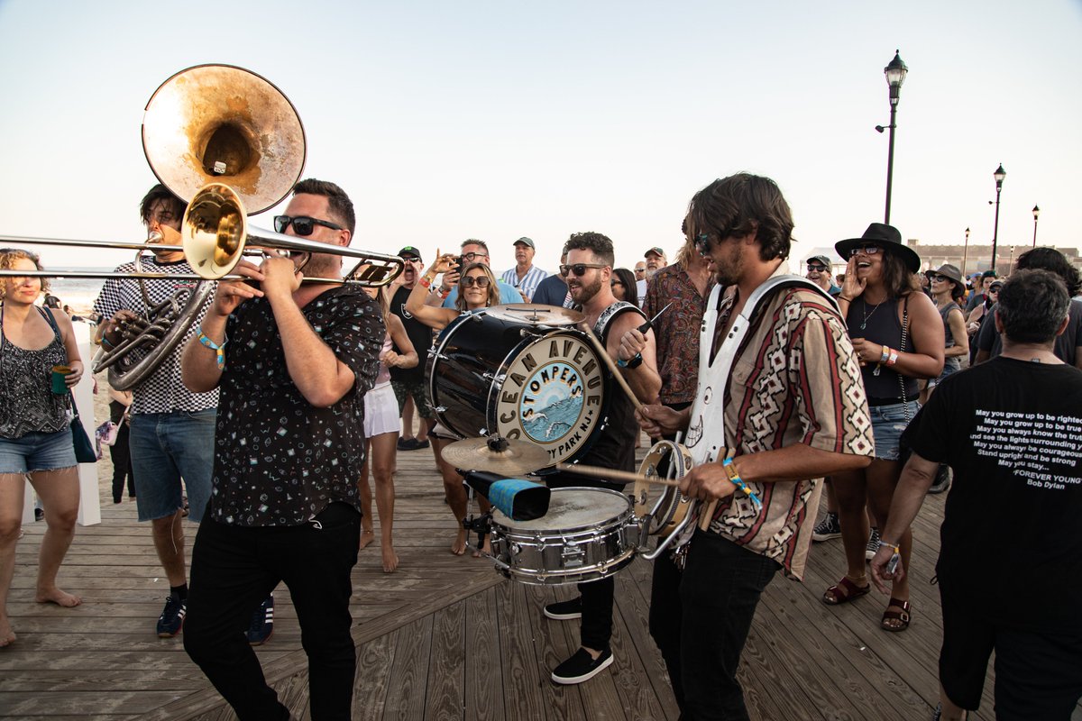 seahearnow's tweet image. The late-night shows are making waves—secure your tickets before they're gone 🌊

seahearnowfestival.com/late-night-sho…