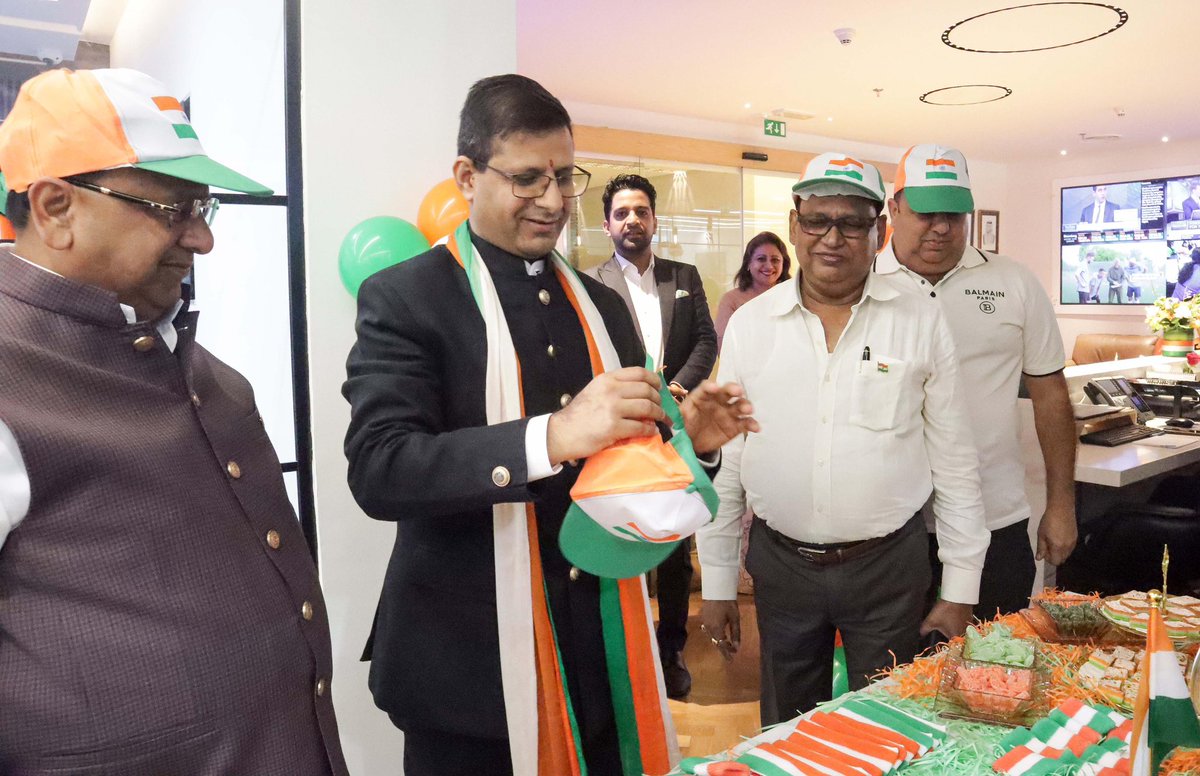 BKrishen's tweet photo. Yesterday, we proudly celebrated India’s Independence Day at our @Century_Fin office in Dubai with vibrant colors, music, and a deep connection to our roots. A day of unity, reflecting on our journey from humble beginnings to today’s success.

#india #ProudIndian #Independence https://t.co/890izVWNAJ