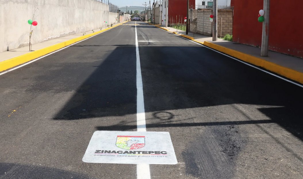 Manuel Vilchis, Presidente municipal de #Zinacantepec, realizó la supervisión de entrega de Obra en la calle México 86, ubicada en la colonia Irma Patricia Galindo, para mejorar la conectividad entre las delegaciones y comunidades del municipio.