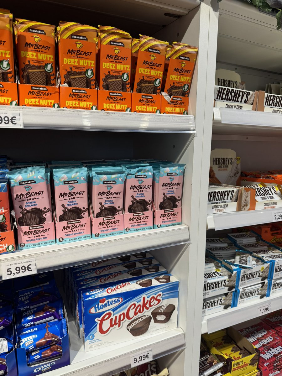 ZackP20's tweet photo. @MrBeast A shopping mall in Vienna sells feastables but 5,99€? Also it’s next to herseys… blasphemy! https://t.co/5PCkOKcE53