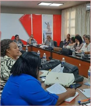 5deseptiembrecu's tweet photo. Consejo Provincial de Gobierno en #Cienfuegos analiza los aseguramientos para el próximo proceso de rendición de cuenta del delegado a sus electores. Repaso al estado de solución de planteamientos y situaciones administrativas que precisan atención || 📸 @GobiernoCfgos https://t.co/H3VRsH9hvo
