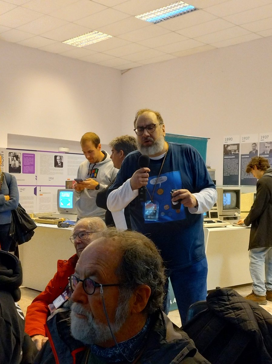 nwolovick's tweet photo. Diego Velazco "no existe el retro, existe uso y función".
👏👏👏
#TaHTI #SHIALC #SAHTI @espaciotecbb https://t.co/IBJcmhTiDu