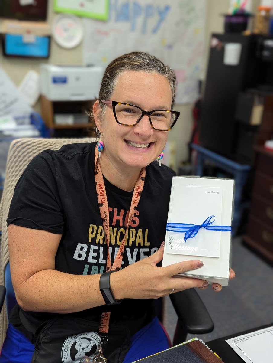 LeadLearnerKB's tweet image. A sweet surprise from our fearless leaders! Thank you. #LeadthePAC #ExecutewithExcellence @FortBendISDSupt @DrJarethaJordan @BMartinezFBISD Kathleen Brown