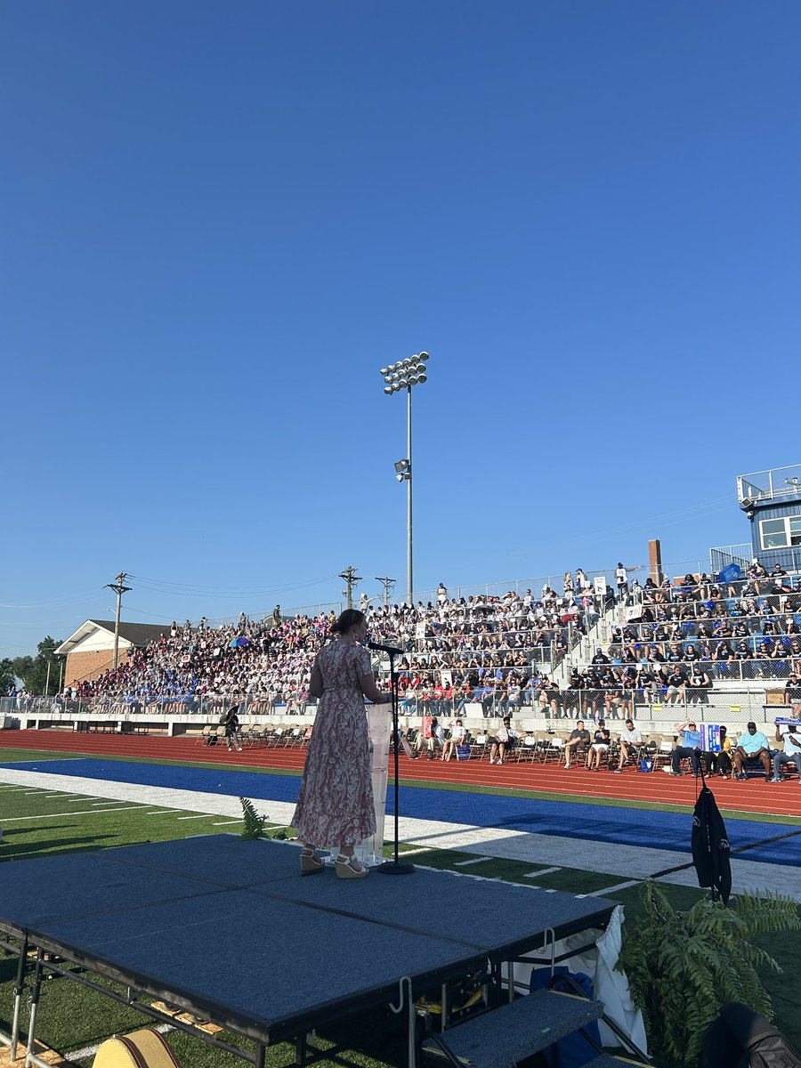 RaytownSchools's tweet image. POV. You are the Raytown Quality Schools 2024-25 Teacher of the Year &amp;amp; you are sharing your 💜 with the team. #raytownqualityschools #raytownmo #rqsforward