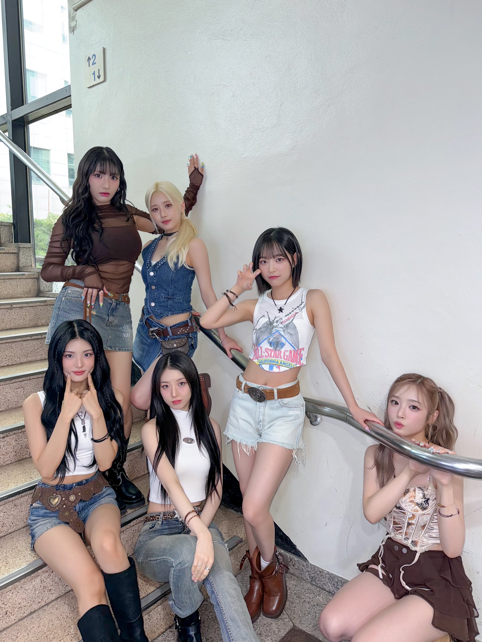 GVGAe97aEAAy-3Q?format=jpg&name=large