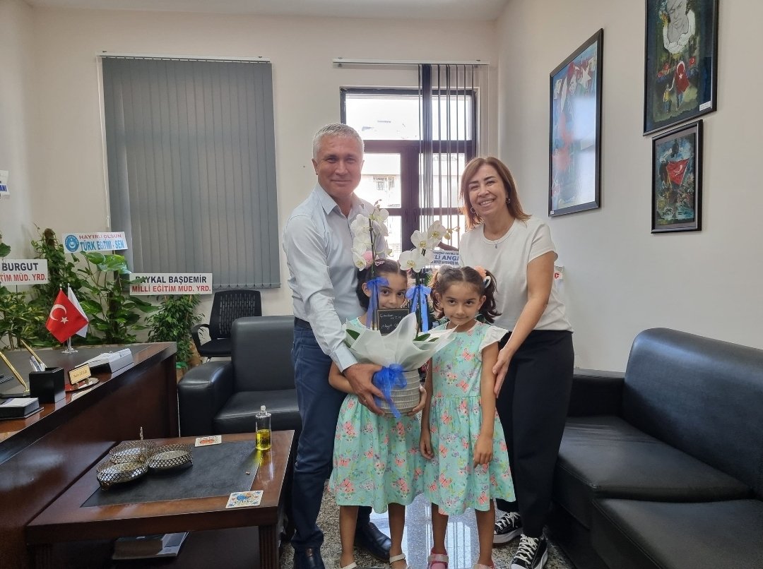 İlçe Milli Eğitim Müdürümüz Sayın Saim DEMİR' e yeni görevi için hayırlı olsun ziyaretinde bulunduk. Nazik  misafirperverliği için teşekkür ederiz.
<a href="/tcmeb/">Millî Eğitim Bakanlığı</a> <a href="/Yusuf__Tekin/">Yusuf Tekin</a>
<a href="/ahpehlivan53/">Ali Hamza Pehlivan</a> <a href="/fazilet_durmus/">Fazilet Öğretmen 🇹🇷</a> <a href="/MersinMEM/">Mersin İl Millî Eğitim Müdürlüğü</a> <a href="/AkdenizilceMem/">Akdeniz İlçe Milli Eğitim Müdürlüğü</a> <a href="/saimdemir33/">SaimDEMİR</a>