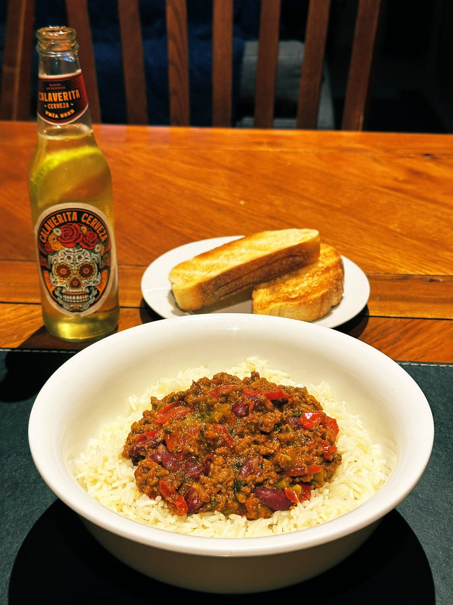 UnicrnShtMttrs's tweet image. Beef cheek chilli con carne on garlic butter basmati washed down with Mexican bilge water!
#NaughtyCooks
#CCCF