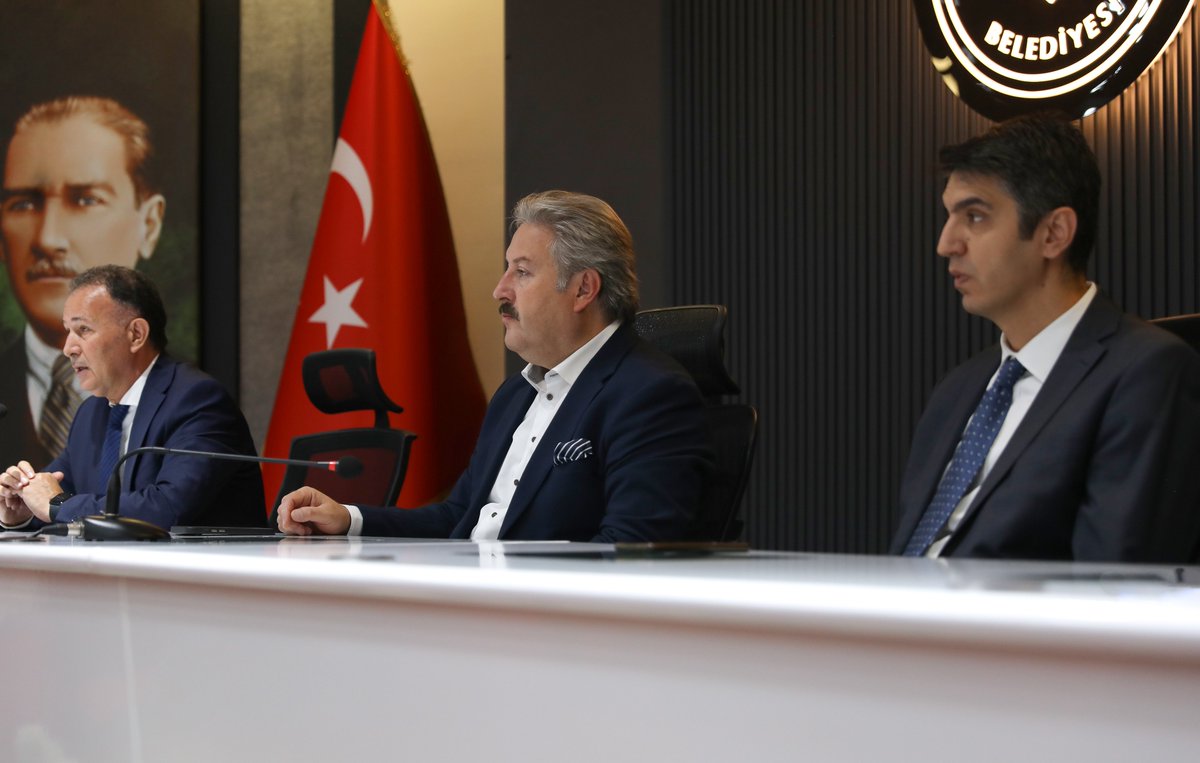 DrPalancioglu's tweet photo. İlçemize kazandırdığımız rekor hizmetlere yenilerini eklemek için "Melikgazi Belediyesi 2025-2029 Stratejik Planı Hazırlık Çalışmaları Bilgilendirme Toplantı"mızı kıymetli meclis üyelerimizle birlikte gerçekleştirdik.

Hizmet aşkıyla, çalışma sanatıyla ilçemizi günden güne geliştirerek, vatandaşlarımızın yüzünü güldürecek projelerimizi hayata geçirmeye devam!

Biliyoruz ki; #Melikgazi'yeDeğer