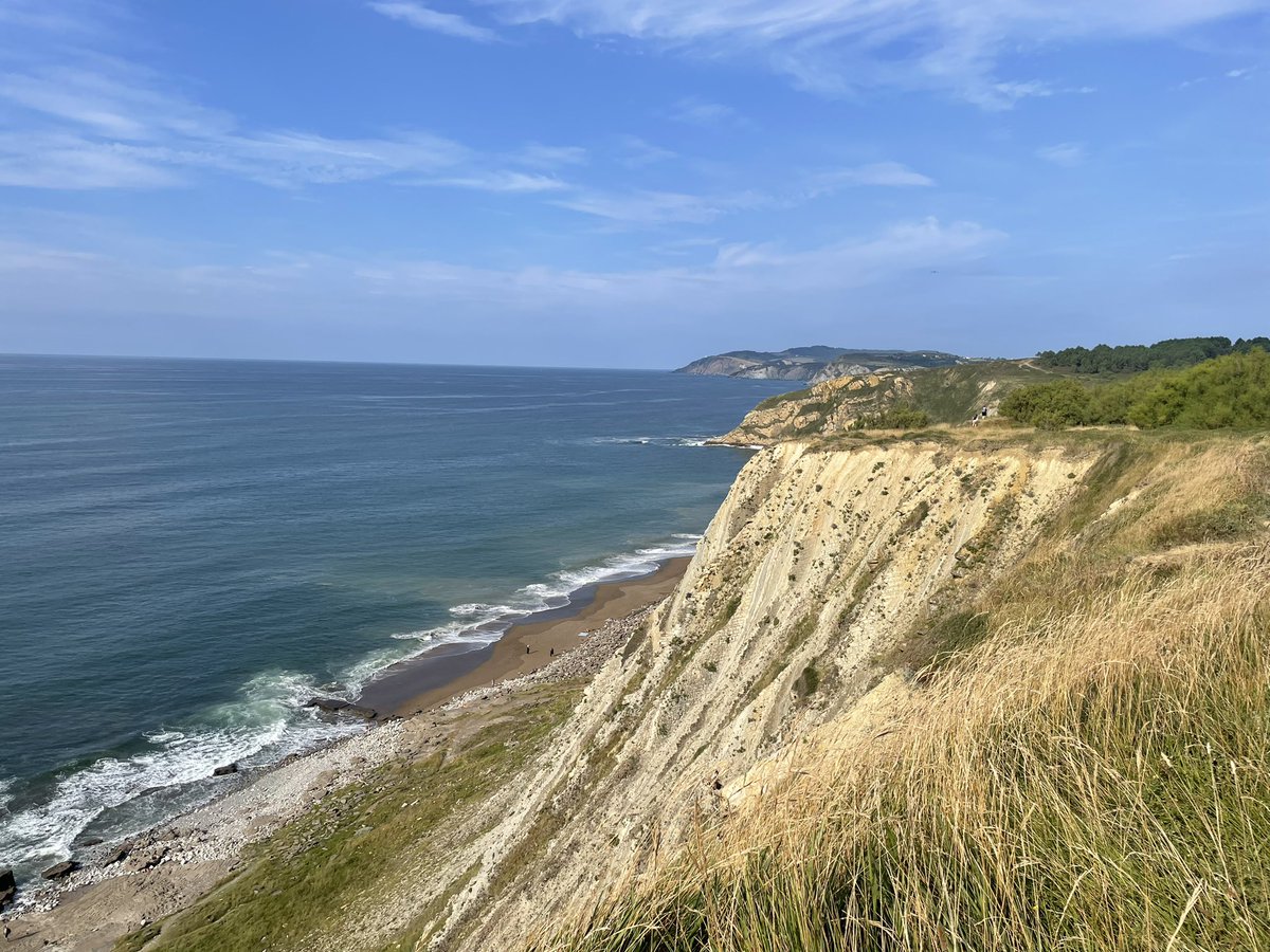 TUD_AppliedGeo's tweet photo. #FieldworkFriday with another location that our staff visited during the summer ☀️
We move to Basque coast, Northern Spain, to look at the #flysch. A succession of deep water sediments where we find the #GoldenSpike for the base of the #Lutetian Stage. #Stratotype #Stratigraphy https://t.co/Gmy2e8Tlm4