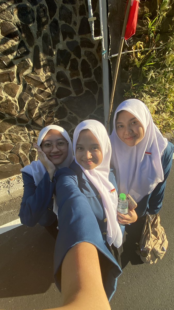 shesamazingly's tweet photo. Menamatkan gim Materi PKKMB https://t.co/xb2kwTlPDt