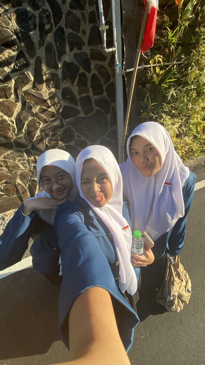 shesamazingly's tweet photo. Menamatkan gim Materi PKKMB https://t.co/xb2kwTlPDt