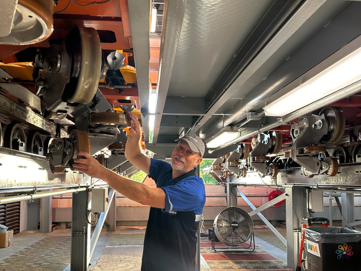 HersheyJobs's tweet photo. Happy #NationalRollerCoasterDay to the iconic collection of coasters at @Hersheypark! π’ Kudos to our attractions and maintenance crews for delivering memorable ride experiences on these incredible scream machines!
#HersheyJobs #HersheyPA #Hersheypark #TradeWork #HereWeGo https://t.co/SqGXP5tYME