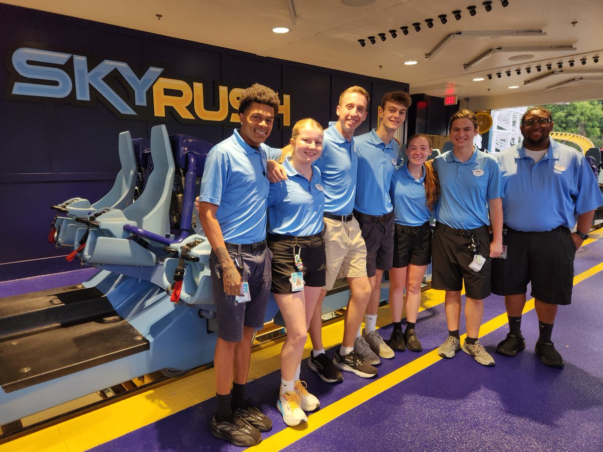 HersheyJobs's tweet photo. Happy #NationalRollerCoasterDay to the iconic collection of coasters at @Hersheypark! π’ Kudos to our attractions and maintenance crews for delivering memorable ride experiences on these incredible scream machines!
#HersheyJobs #HersheyPA #Hersheypark #TradeWork #HereWeGo https://t.co/SqGXP5tYME
