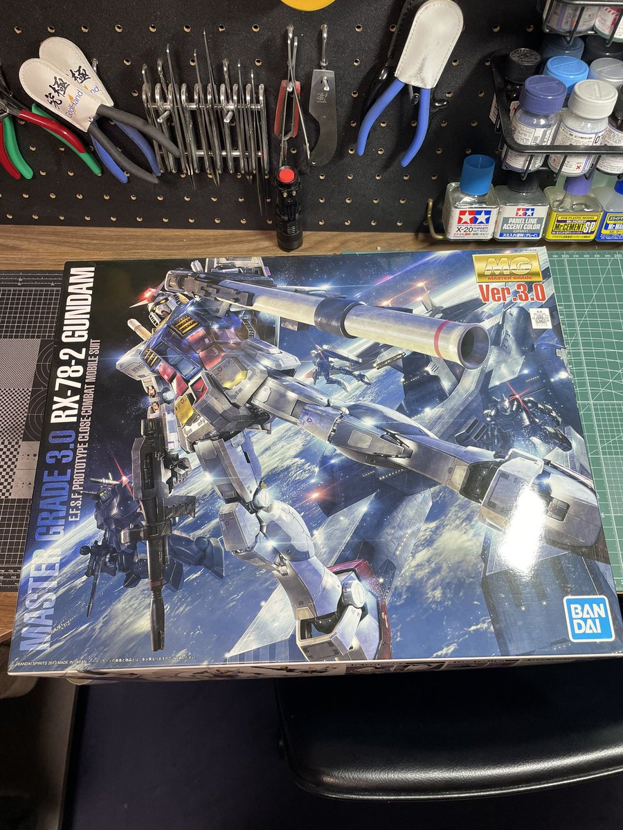 hagurumaaaa's tweet photo. お次は……

見せてもらおうか。
リファインを重ねた主人公機の構造とやらを。

 #ガンプラ
 #ガンプラ好きと繋がりたい
 #ガンダム https://t.co/Q5ftRLOLsN