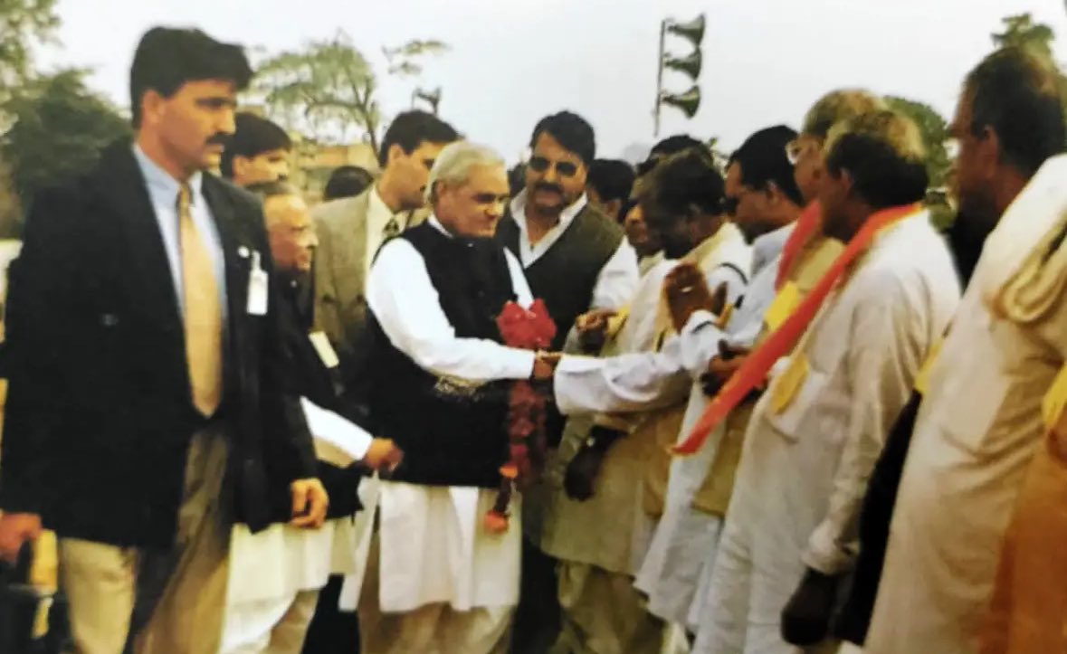 _DDS_Memorial's tweet photo. Humble tributes to former Prime Minister, Shri. Atal Bihari Vajpayee Ji, on his death anniversary today.

Shri. Dr. Digamber Singh Ji greatly venerated and cherished Shri. Vajpayee’s leadership. https://t.co/uKsAa9oG9x
