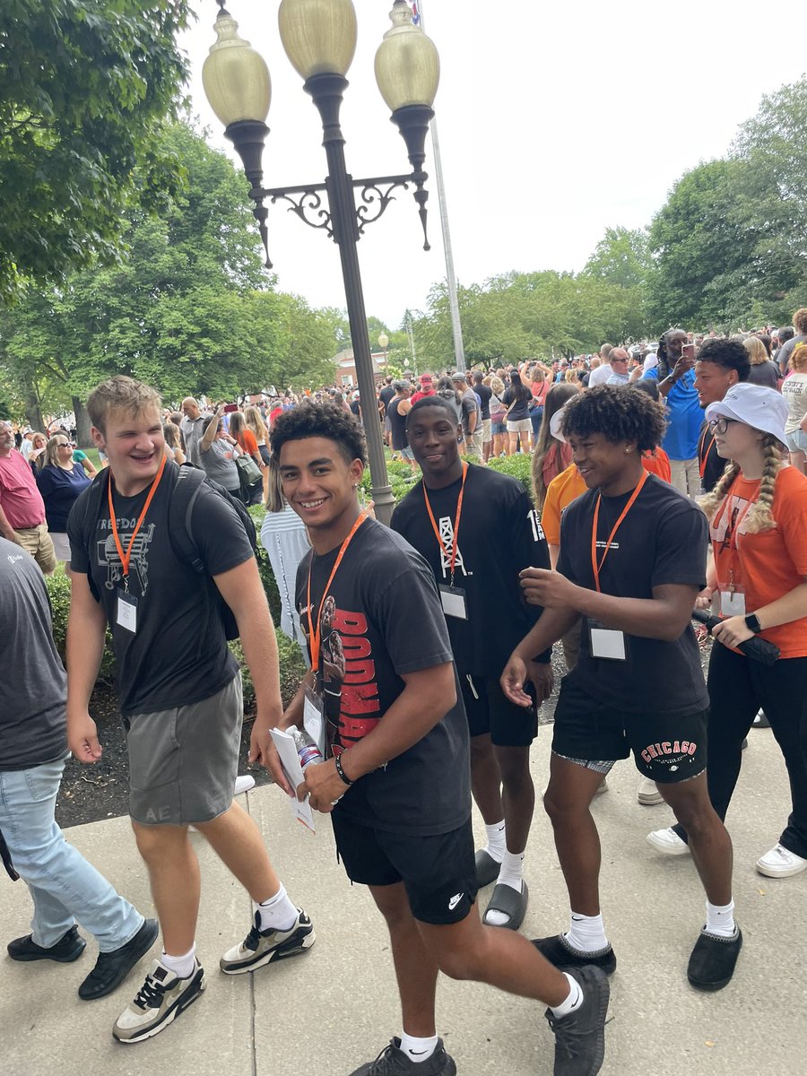 UFOilersFB's tweet photo. A time honored tradition on campus… The Arch ceremony!
#1Team https://t.co/TbIphDIdVt