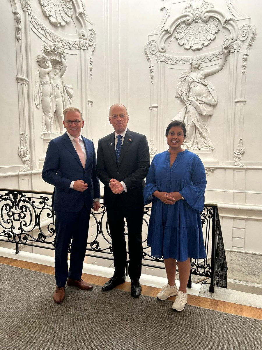 Eppo Bruins (@ministerocw) on Twitter photo Een week vol belangrijke kennismakingen!
De Eerste Kamer speelt een onmisbare rol in ons wetgevingsproces. Goed om samen met @stasocw in de Eerste Kamer met voorzitter <a href="/Jan_Anthonie/">Jan Anthonie Bruijn</a> te spreken. Op naar een fijne samenwerking! 🤝 Een week vol belangrijke kennismakingen!
De Eerste Kamer speelt een onmisbare rol in ons wetgevingsproces. Goed om samen met @stasocw in de Eerste Kamer met voorzitter <a href="/Jan_Anthonie/">Jan Anthonie Bruijn</a> te spreken. Op naar een fijne samenwerking! 🤝