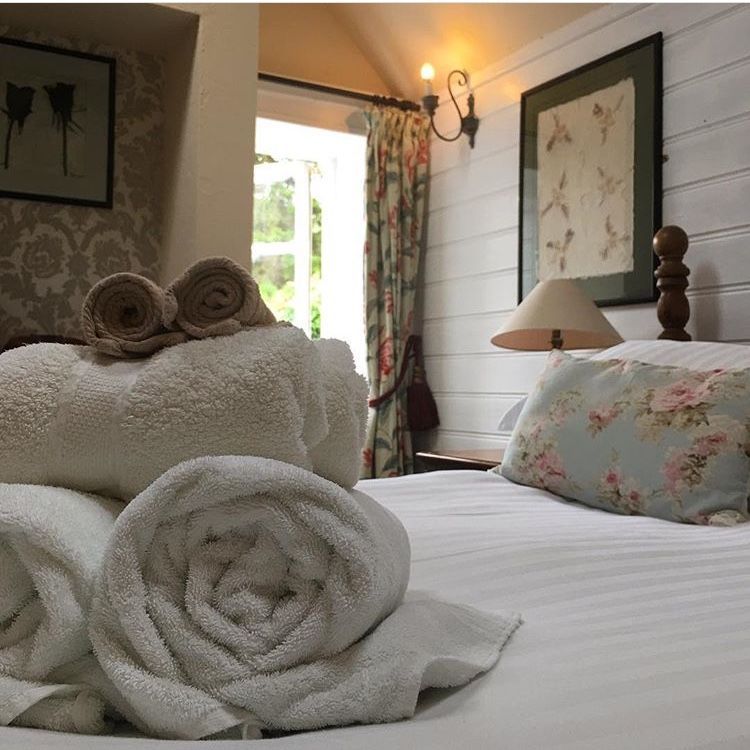 WeAcceptPets's tweet image. The Peak Hotel in Castleton is where fabulous accommodation and delicious food await in the heart of the picturesque Hope Valley!

🐶 Welcomes dogs and small pets 🐾
weacceptpets.co.uk/Derbyshire/8126

#ThePeakHotel #Castleton #HopeValley #PeakDistrict #PubMeals #LiveMusic #Derbyshire
