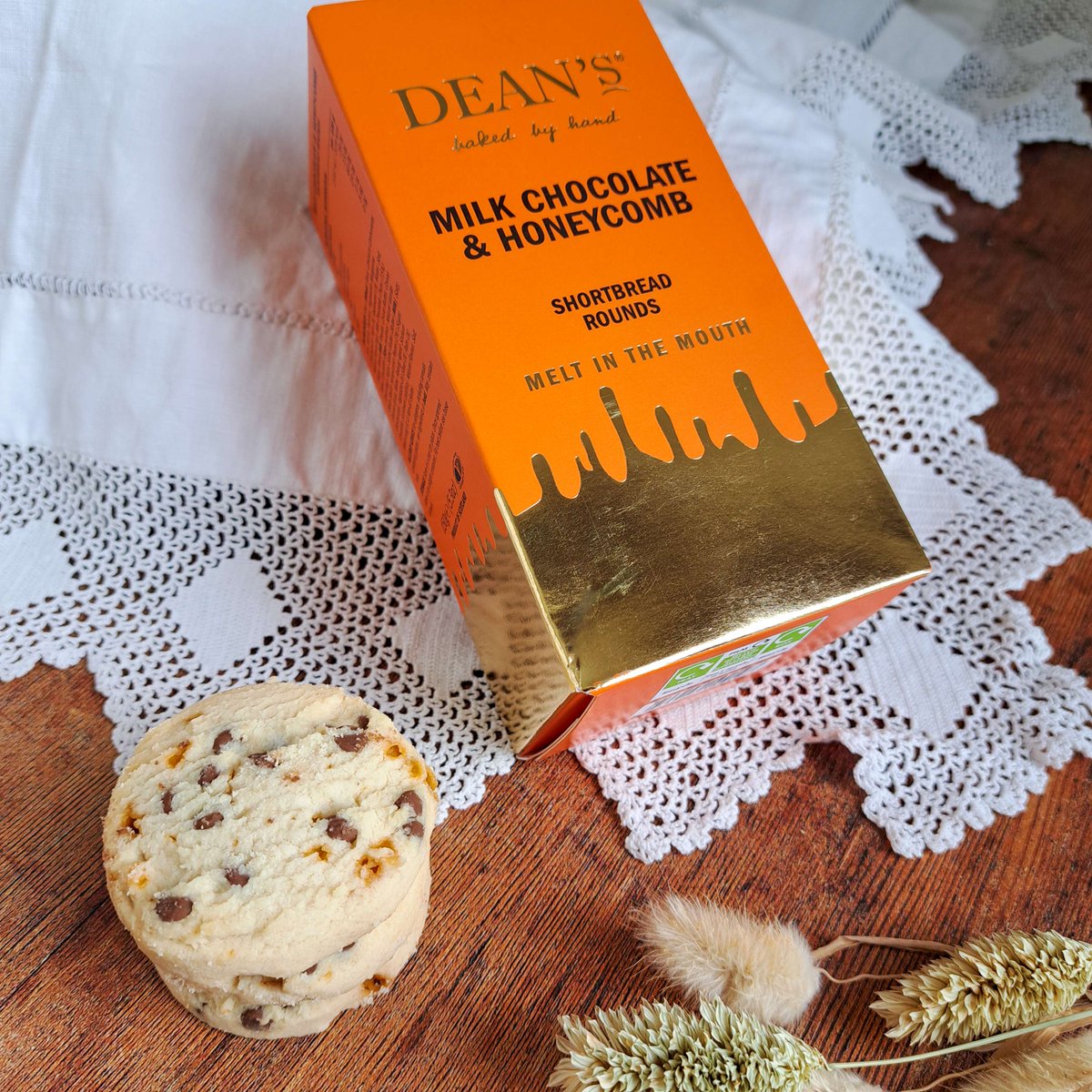 Have you tried our Milk Chocolate &amp; Honeycomb Shortbread Rounds?

Slowly hand-baked with smooth milk chocolate chips and crunchy honeycomb pieces, they make the ideal gift or tasty teatime treat for yourself 😍

#DeansShortbread #ScottishShortbread #HistoryinTheBaking