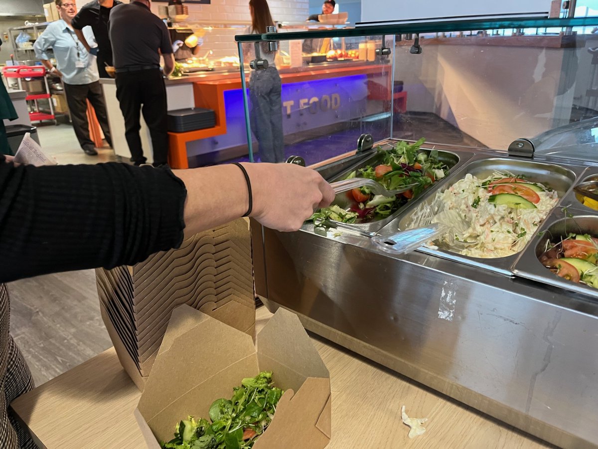 CV_UHB's tweet photo. Y Gegin, our restaurant at the University Hospital of Wales, has introduced a new salad bar to provide staff, patients and visitors with healthier - and tastier - meal options at lunchtime 🥗 😋  @mmewcav 

More here https://t.co/ACww0G5nhS https://t.co/98j7R2NzFz