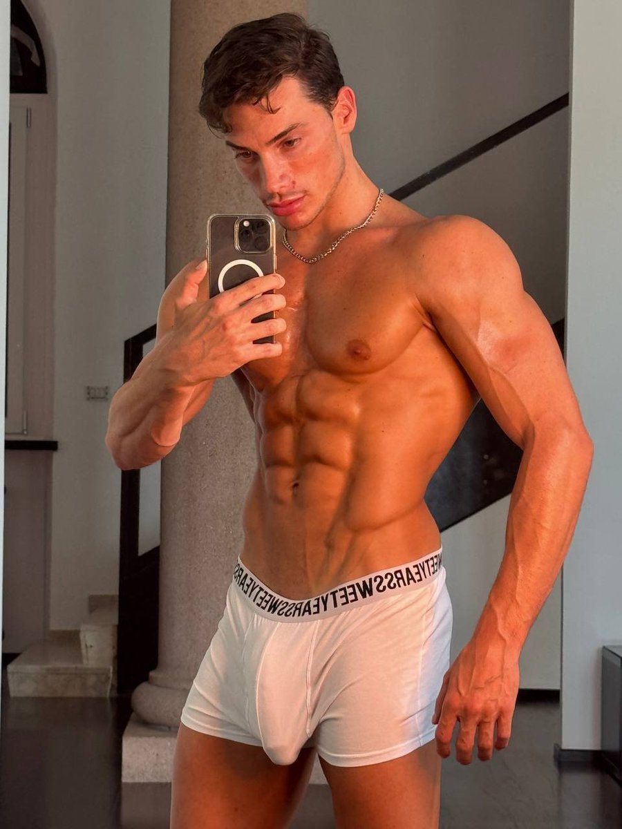 I’m sending a full d pic to everyone that types ‘PLS’ (serious)