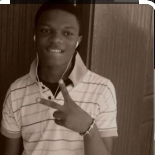 Geniuschi2's tweet photo. Despite being a strong  Wizkid fan from way back 2009, I have just unfollowed @wizkidayo on Instagram! Seeing he doesn't follow anyone, that's not ideal for we his fans. It's quite disheartening if we give in much effort to people who don't even value us, then there is no Point! https://t.co/oZdm4YfVOw