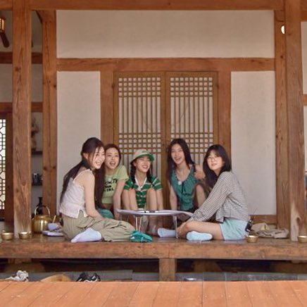 FIVEOFITZY's tweet photo. NEW #ITZY OT5 VARIETY SHOW!!!

A trip to the hottest days of summer with ITZY 🌼
< The hottest days of my life >

COMING SOON!
2024.08.29 THU 6PM https://t.co/VLp7p158vk