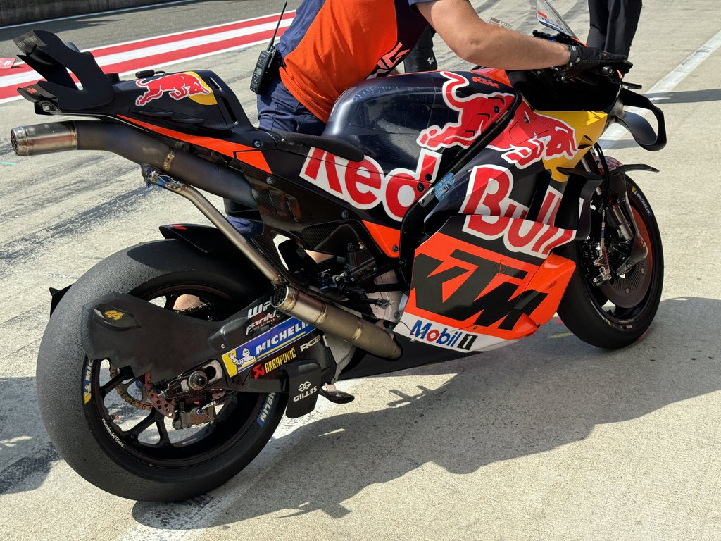 Desde mi ignorancia técnica, me preguntaba si la aerodinámica no es culpable de todas estas caídas impredecibles que sufren los pilotos de <a href="/MotoGP/">MotoGP™🏁</a>.
Si por mi fuera, fulminaba por reglamento la aerodinámica en las motos.
Un peligroso viaje a ninguna parte, que mata el espectáculo.