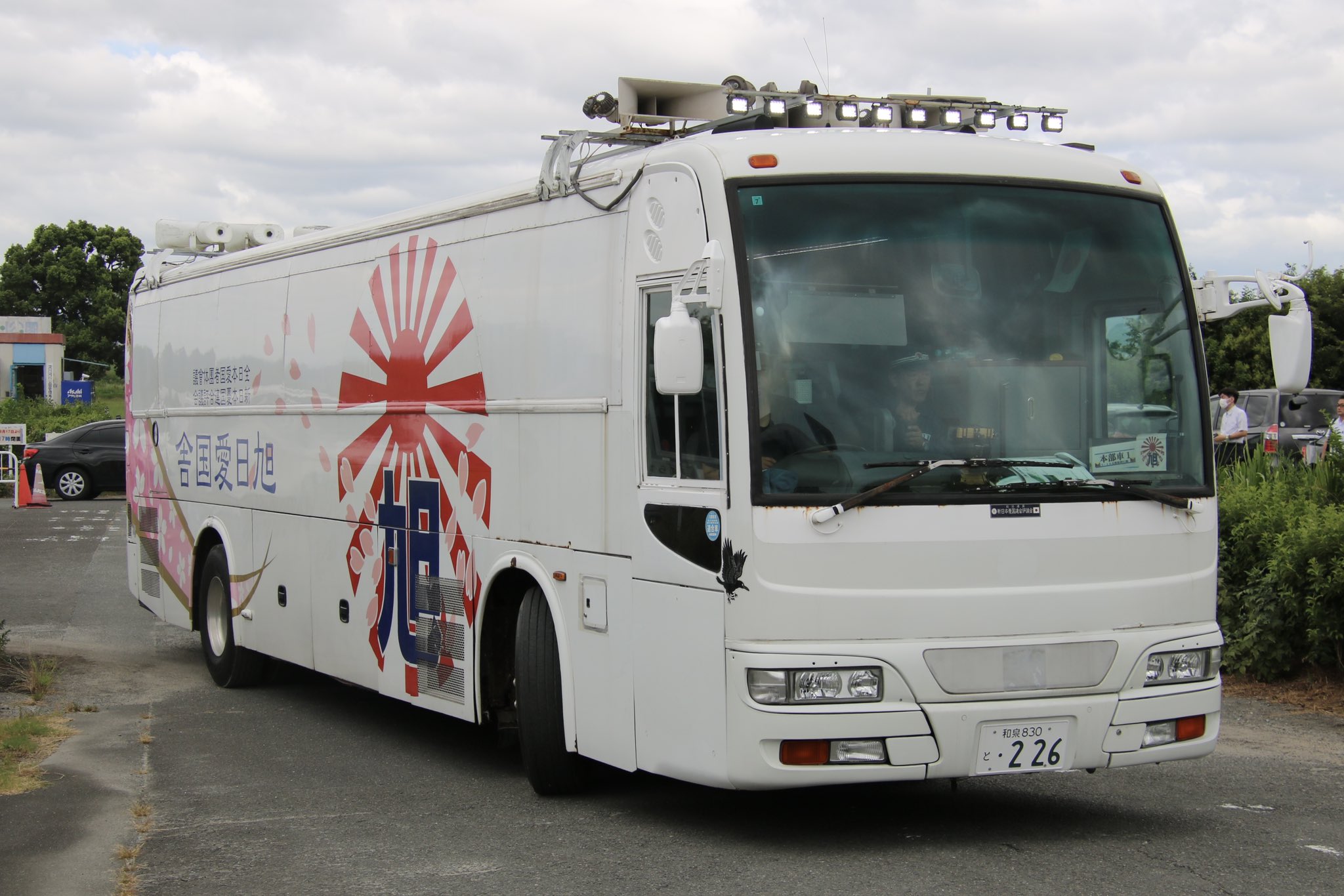 右翼街宣車トラック 右翼街宣車トラック