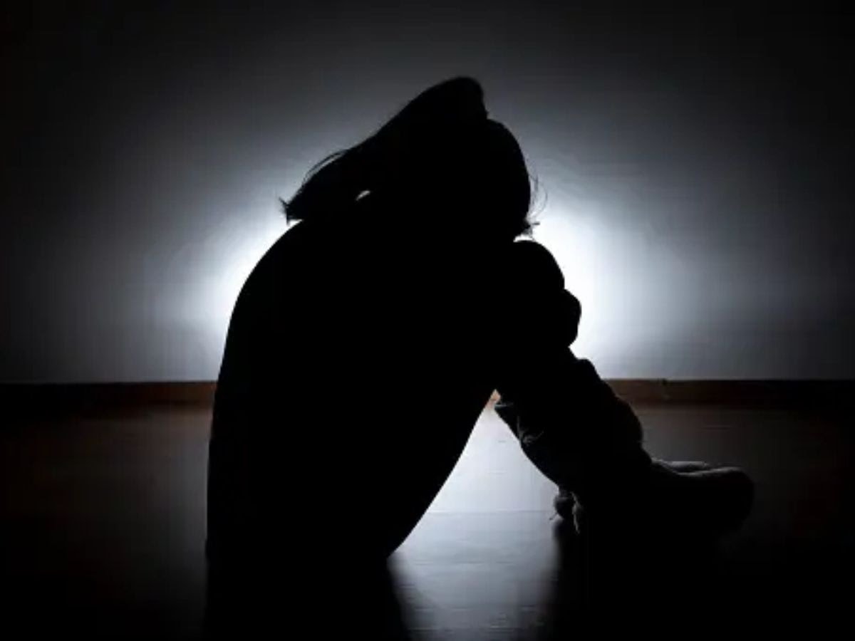 AnkitMank's tweet photo. Desh me rape cases ka andaza nahi hai. Har din koi na koi beti, bahan, maa ki izzat lut rahi hai. Lekin saale neta log sirf blame game khel rahe hain. Koi apne state ko, koi dusre ko gali de raha hai. Kab tak ye sab chalega? Hum sabko ek hoke ladna padega. #JusticeForWomen #india https://t.co/FbUJIvcttt