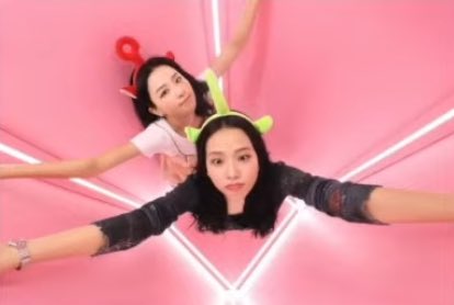 jisoogaIIery's tweet photo. JISOO AND SEULGI https://t.co/ncLif3bQZ8