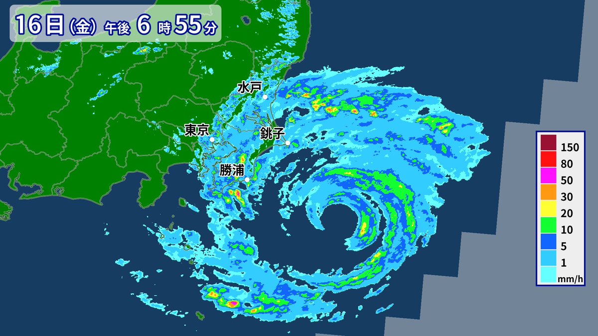 funashi_weather's tweet photo. 台風7号、進み方はゆっくりだし眼はずっとくっきり。（ずっと���くにいる…🌀）

警報解除されても、油断禁物⚠️
夜も雨風の影響がしぶとく残ります。

大荒れの中でお仕事行かざるをえなかった人もいるはず😔
周囲の見通し悪いです。車の運転とか外歩く時とか、くれぐれもお気をつけて…！ https://t.co/N0AgfuDYQo