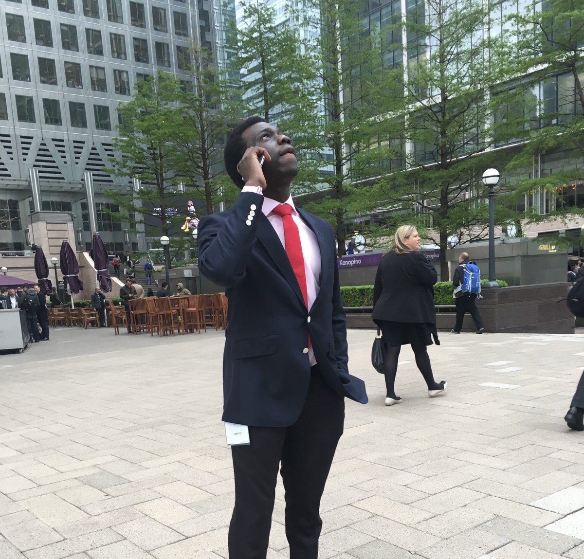 IamDapo's tweet photo. Throw back to 2016, London Canary Wharf

After almost 5 years of struggling, unprofitability &amp; crying to my mum

Young Daps had finally discovered the Top Down Analysis Forex Trading Strategy.

This year i went on to make $250,000 that would change my life forever

I was just 22 https://t.co/B9iCcwGKpN
