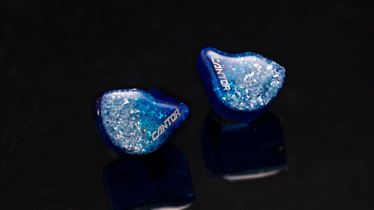 AFUL informed us that there are two color options for Cantor. I still prefer the first one with the enamel finish—it's so unique and beautiful. Which one do you prefer? #AFULcantor  #IEMs