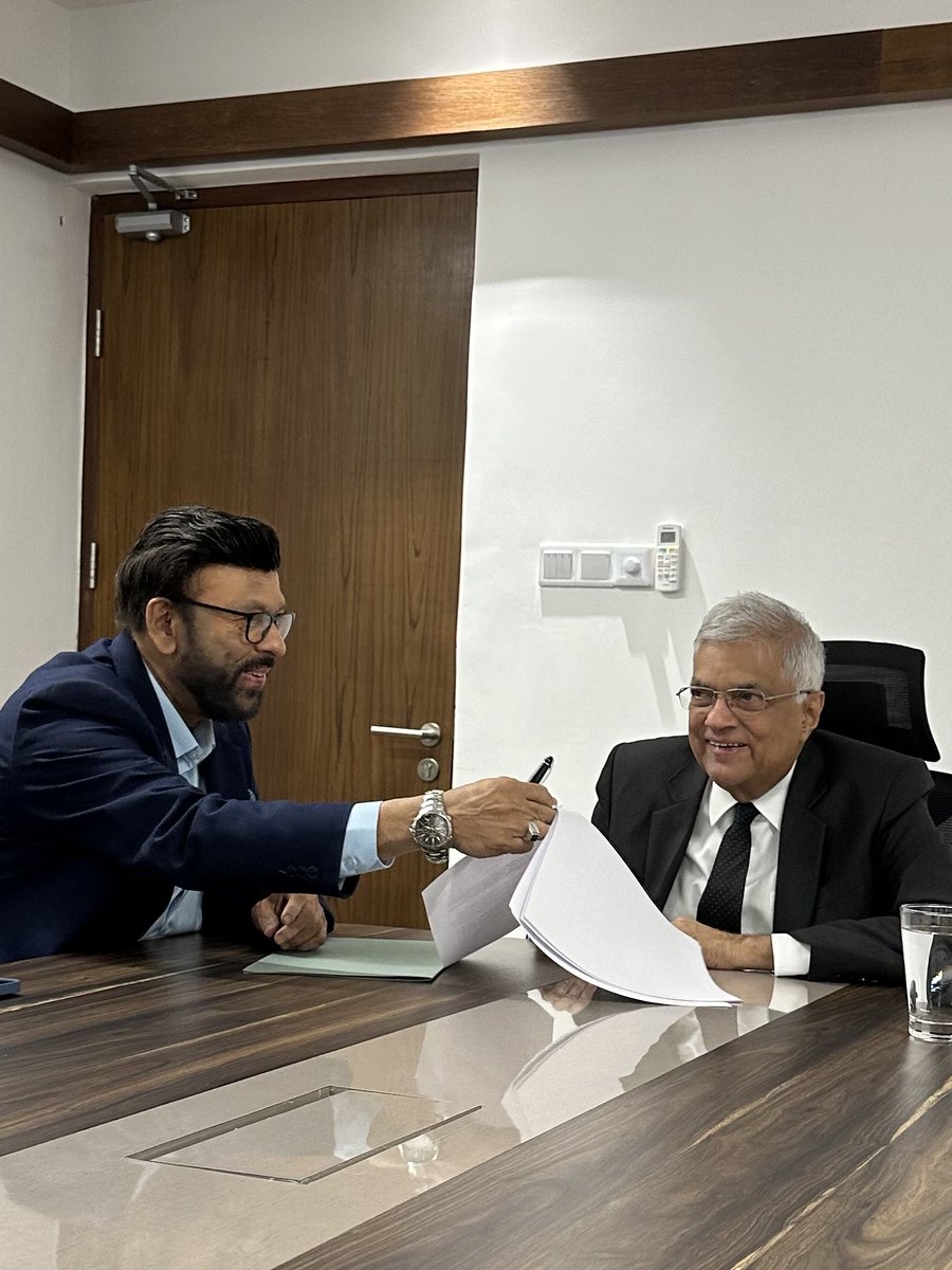 nanayakkara77's tweet image. Seyed Ali Zahir Moulana @alizmoulana of #SLMC has extended his support to @RW_SRILANKA in d presidential election. This underscores that national priorities surpass party lines. We must unite behind the leader whose determination has steered #LK away from a humanitarian disaster.