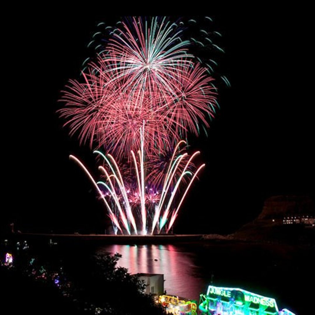 VisitWhitby's tweet photo. Whitby regatta weekend: a local institution of entertainment, yachting &amp; rowing events,  &amp; fireworks displays. We hope to see you this week for the can't-miss event! ⛵️🎶🎆
📷@whitbyregatta
#WhitbyRegatta #RegattaEvent #YorkshireCoast #VisitEngland https://t.co/IuMCPX7IeB