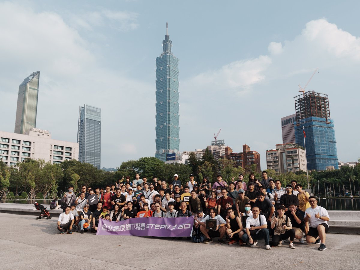 PaoKa1024's tweet photo. 🎉 #STEPNGO TAIPEI 2024 跑友見面會第二 Part - SPORTS NATION 圓滿落幕！

8 月 10 日，這個特殊的七夕，我們在台北 SPORTS NATION 度過了一個充滿挑戰與歡笑的下午。感謝所有跑友們的熱情參與！這次見面會不僅讓大家有機會與 @yawn_rong 面對面交流（未到現場的朋友們見文末總結），還設計了三場精彩的活動，現場氣氛非常熱烈：

🌟 活動亮點回顧：
- #STEPN 合寶石比賽：這場活動考驗運氣，誰最快累積合成 3 次成功即獲勝，參賽者們全力以赴，爭分奪秒。
- 比手畫腳活動：考驗智力和默契的環節，現場笑聲不斷，跑友們展示了超強的默契和創意。
- 雙人公主抱活動：考驗體力，參賽組合努力堅持，最後有兩組難分勝負，Yawn 當場決定兩組並列第一，贏得了大家的掌聲和讚賞！

在活動期間，大家品嘗了由 SPORTS NATION 提供的豐盛午餐，體驗了店內特色自助酒水，並享用了 Yawn 請大家喝的咖啡和 STEPN GO / PAOKA 主題甜點。整個過程充滿了美食與美好時光。

活動的最後，我們在台北地標 101 下進行了集體合影，隨後一起走了 STEPN / STEPN GO，共同感受台北的城市風光——依然是百人同走無人被 bot 哦😄

結束時，Yawn 現場隨機抽出了 9 名幸運兒，每人獲得了 2 只 STEPN GO 鞋盒，給本次活動劃上了完美的句號（沒有中獎的小夥伴們也收到了來自 Yawn 的愛心七夕禮物 —— 每人一份新人鞋盒邀請碼！）

最後，感謝 SPORTS NATION 的特別贊助，讓我們享受了美味的餐點與獨特的體驗，還要感謝 @Stepnofficial @yawn_rong 對本次活動的全力支持，以及所有為活動籌備和現場組織付出辛勤努力的夥伴們，正因為有你們的支持，這次見面會才如此充滿笑聲、挑戰與友誼。

期待未來更多精彩的活動與大家再度相聚！💚

-----------------------------------
8.10 台北線下 ama 總結（由跑咖社區整理，轉載請註明出處）

一、項目進展與路線圖：
Alpha 測試與 Beta 公測： 目前處於 Alpha 測試階段，預計在 40 天左右進入 Beta 公測。Beta 公測將面向更廣泛的用戶群體，收集更多反饋，進一步完善遊戲體驗。

綠鞋推出時間： 預計綠鞋將在 Alpha 測試結束約 3 個月後推出，大約在 4-5 月間。

創世鞋： 創世鞋是聯名款，具有收藏價值。即將推出，但數量有限。

GGT 遊戲代幣兌換： GGT 遊戲代幣将在 Beta 版本後開放兌換，玩家將能夠更便捷地參與遊戲內的經濟活動。

二、功能細節解答：

靈魂綁定鞋與出租： 靈魂綁定鞋無法出租，只能出租非靈魂綁定鞋。

Haus 系統與新老用戶： Haus 系統上線後，新用戶需通過邀請碼進入，老用戶則可直接進入。

租客與健身等級、續約及鞋型限制： 租客的能量消耗也會計算健身等級，這激勵了租客積極參加運動。

愛心消耗： 愛心消耗固定能量，這簡化了遊戲機制，方便玩家理解與操作。

三、應對經濟模型風險的措施：

反對閉環生態： 項目方認為部分潛在的經濟風險無法通過遊戲機制完全限制，因此閉環生態不可行。他們選擇了開放的生態，并通過一系列措施引導用戶行為，例如耗資系統和用戶體驗優化。

耗資系統與用戶增長： 耗資系統鼓勵用戶推薦新用戶，通过 Mint 流引入大量新用户，希望通过用户增长来抵消潜在的抛售压力。

簡化用戶體驗： 簡化后的用户体验降低了新用户的入门门槛，有助于吸引更多用户加入游戏。

皮膚系統： 後期將推出皮膚系統，通过消耗 GGT 抽取稀有皮肤，以减少通胀。这为玩家提供了新的游戏目标，提高了游戏性与趣味性，同时减少抛压。

四、STEPN GO 與 STEPN 的區別及 GMT 的作用：

數據上的聯繫: 雖然 STEPN GO 和 STEPN 沒有直接聯繫，但二者在數據上有所關聯，例如将 STEPN 的部分数据迁移至 STEPN GO。

GMT 作用弱化: 在 STEPN GO 中, GMT 的作用被弱化,主要作為結算工具，而 GGT 才是主要的消費和產出代幣。

五、其他問題：

NFT 流動性: 將控制早期流動性並引入第三方流動性提供者，以避免 NFT 流動性枯竭的问题。

吸引 Web2 用户: 通過開放交易功能和運營 Haus 系统，让用户感受到收益，从而吸引 Web2 用户加入。

Alpha 版本貼紙功能: 該功能將於 Beta 版本后公布，以保持玩家对新功能的期待。

經濟模型區別: STEPN GO 和 STEPN 的經濟模型在用户增长策略和通胀控制机制上有所不同；详情可以参考跑咖之前整理的 ama 和问答。

設計風格: STEPN GO 的設計風格由現實風格轉向遊戲風格，并加入元素化設計，更符合游戲定位。

OG 鞋更新: 本年度內将对 OG 鞋进行更新，但不会进行大的改动，以平衡新老用户利益。
Gas Hero 用户赋能: 用户拓展完成后会考虑。

#Meetup #ABS024 #GOEvents #paoka