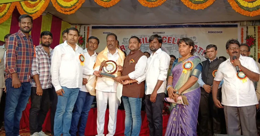 MLAGSRBHPL108's tweet photo. శాయంపేట మండలంలోని ఎం జె పి పాఠశాల పూర్వ విద్యార్థులు ఏర్పాటు చేసిన సిల్వర్ జూబ్లీ లో ఎం జె పి గురుకుల సెక్రటరీ సైదులు గారు అలాగే తెలంగాణ రాష్ట్ర గ్రంథాలయ చైర్మన్ డాక్టర్ రియాజ్ గారితో కలిసి ముఖ్య అతిథిగా పాల్గొనడం జరిగింది. https://t.co/E7lQH3Kc81
