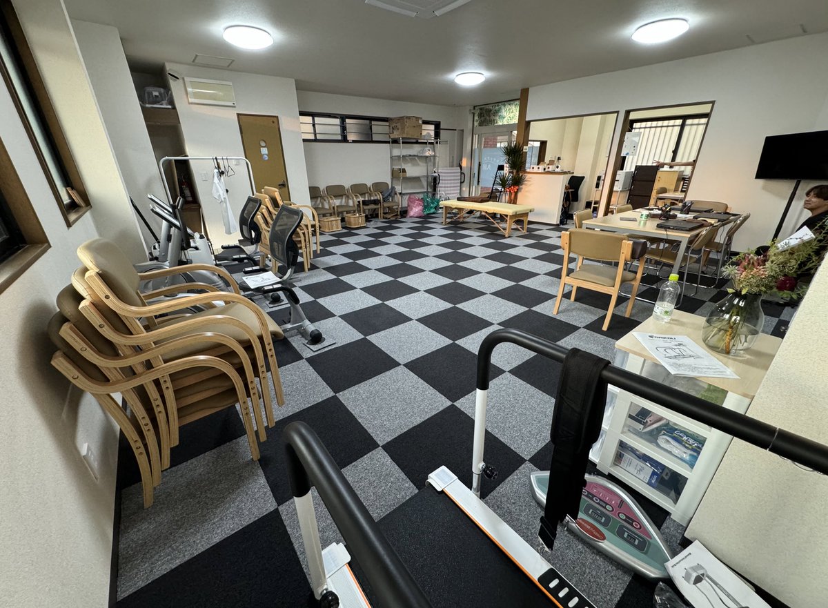 本日8月16日、地元三重県にてリハビリ型デイサービス「ヒラックス久居」が利用者さんをいれての本開業となりました。

固くしかも長期的に
売り上げ450万円/月
純利益で200万円/月
を残せるめちゃくちゃ収益性が高く、直接的な地域貢献もできる最強の事業です。