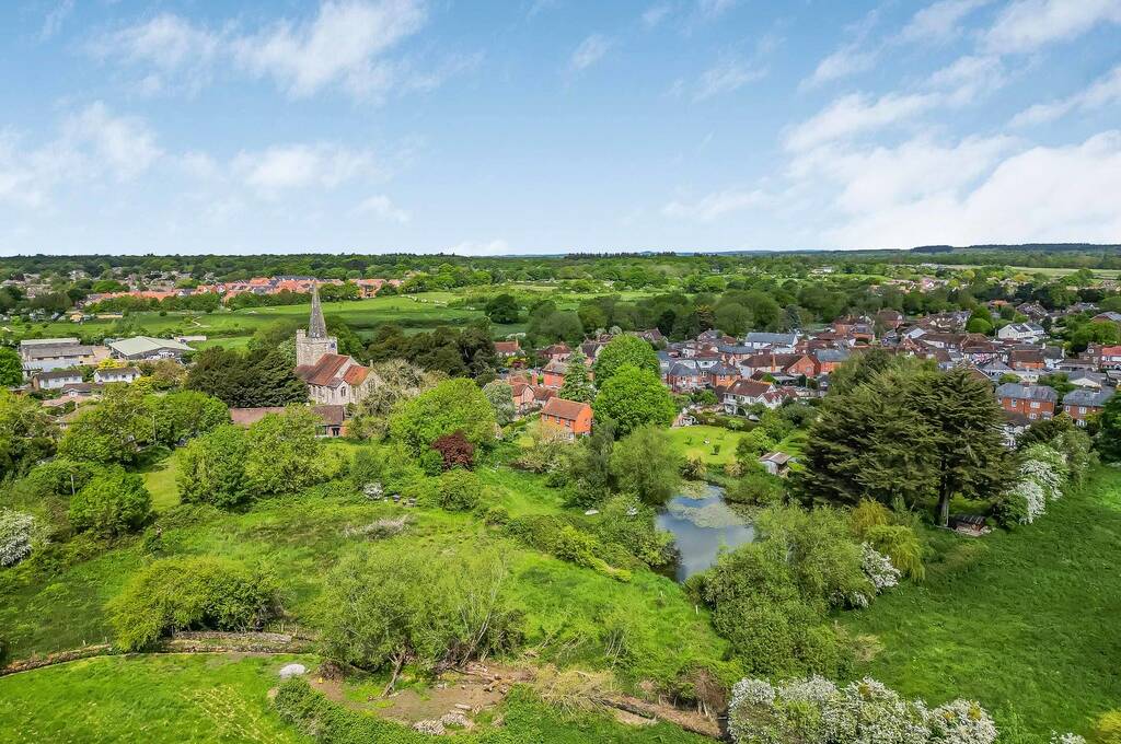 TodAnsteeProp's tweet image. Situated in the heart of the village of #Westbourne, between #Chichester Harbour &amp;amp; the National Park, a rare opportunity to acquire land of approximately 2.7 acres with views towards the church spire. ⭐️ #ukland #landforsale #todanstee todanstee.com/cgi-bin/proper…