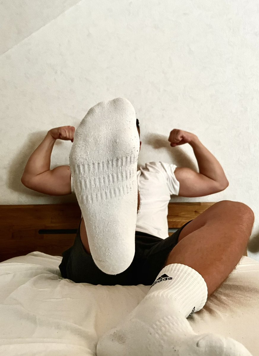 Alpha_Socks_'s tweet photo. @Fan_of_socks Serve like you’re supposed to do😈 it’s a beautiful day to kneel 🔥 https://t.co/6Bzn6k611F