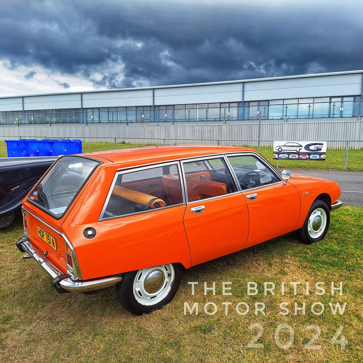 CitroenClassic1's tweet photo. That GS I mentioned yesterday...
surely a contender for #FrenchCarFriday 🤣
#CitroenGS #OrangeGSestate #Citroen #TheBritishMotorShow2024 https://t.co/L6nLHdItyr
