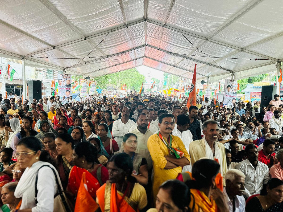 INCAvinashkadbe's tweet photo. Shri Jitu Patwari protested in Ujjain against the ongoing corruption and increasing crimes in the Mohan Yadav govt.

Former Chief Minister Shri Digvijay Singh ji, Leader of Opposition Umang Singhar ji, former minister Sajjan Singh participated in this siege of Collector's office. https://t.co/baNNO5rqXP