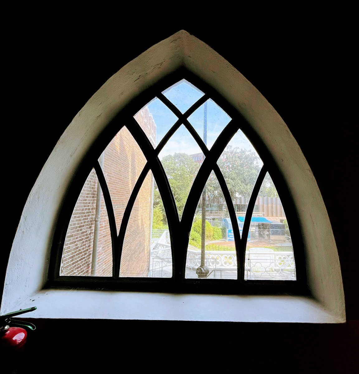 ‘Old meets new.’

Bouw Cruquiuspaviljoen in tuin achter Theehuis