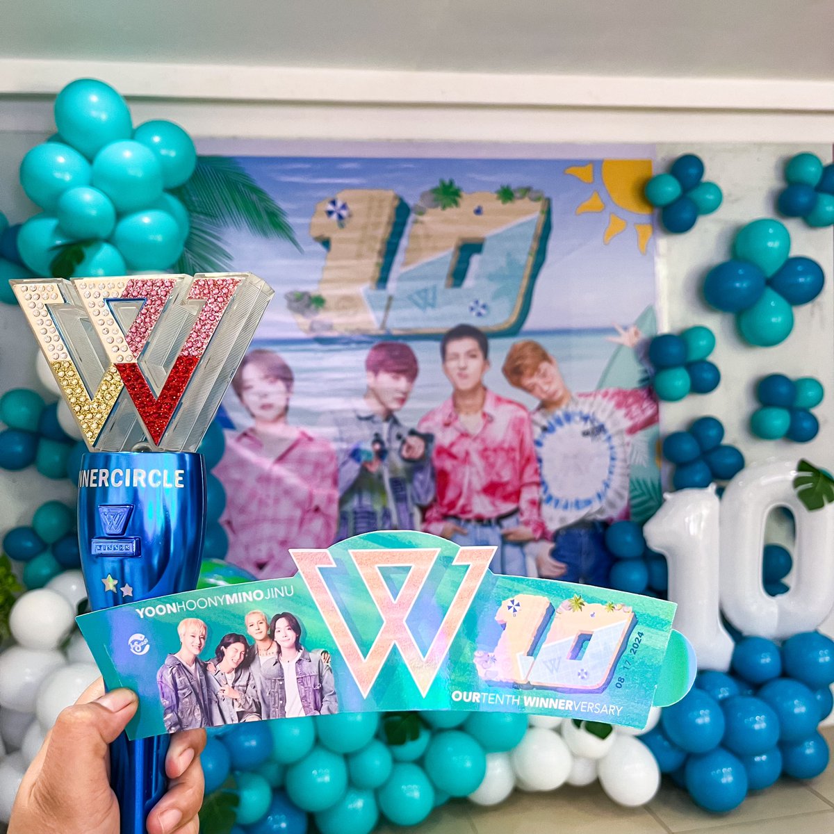 CupzofJCafe's tweet photo. Davao INNER CIRCLE 🏖

Spend your holiday with us and party like it's summer as we celebrate WINNER's 10th Anniversary.

📅 August 16-17
Aug 17-gath
📍 Cupz of J Cafe 

See you there inseos!💙

#WINNER #위너

#WINNER10thANNIVERSARY

@inseoda https://t.co/th2hqs0eXs